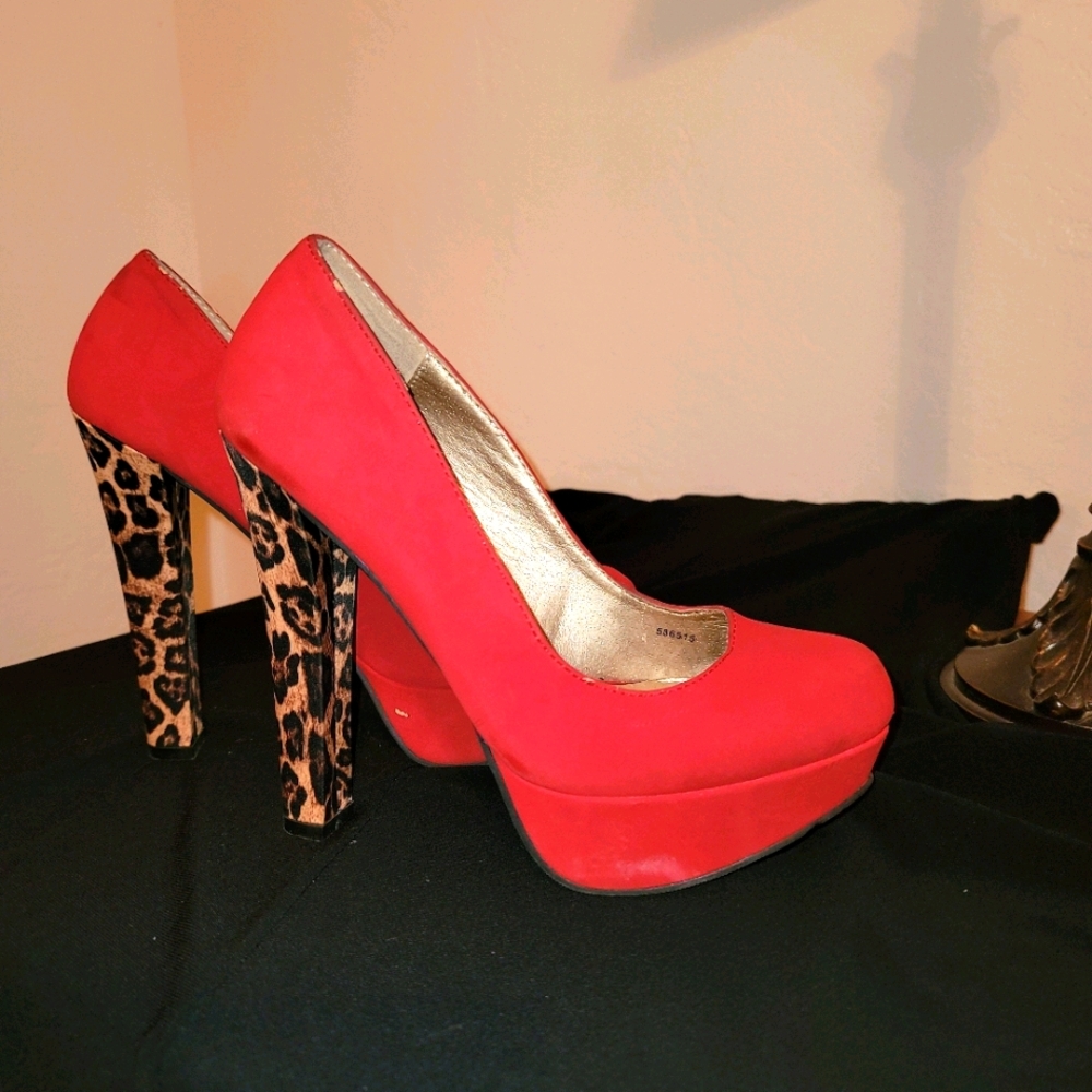 Charlotte Rouse high high heels